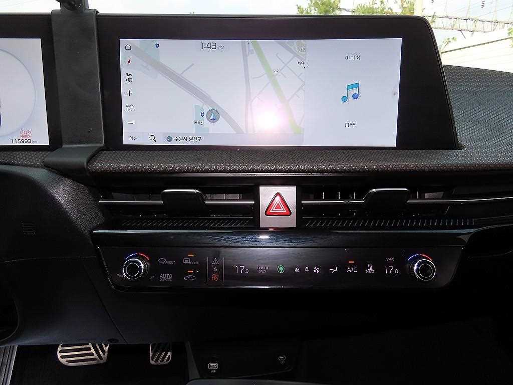 Kia EV6 — photo 12