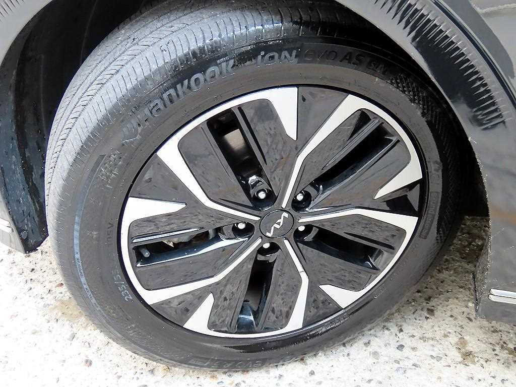 Kia EV6 — photo 20