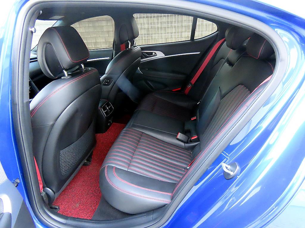Genesis G70 — photo 06