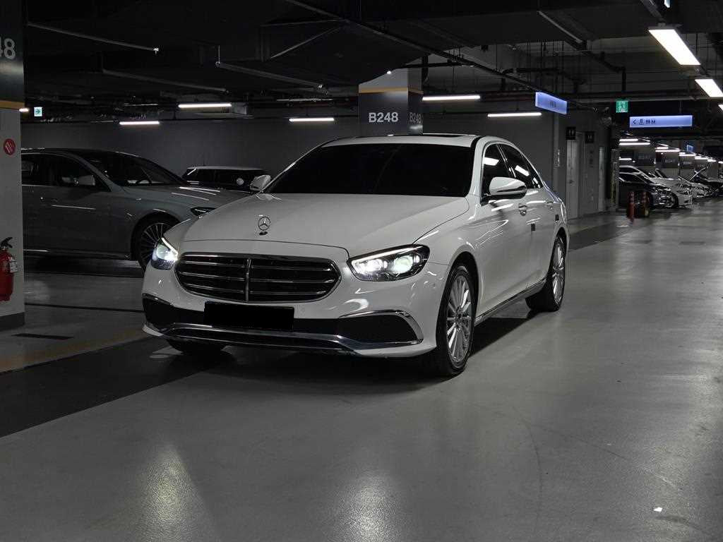 Mercedes-Benz E-Class — photo 01