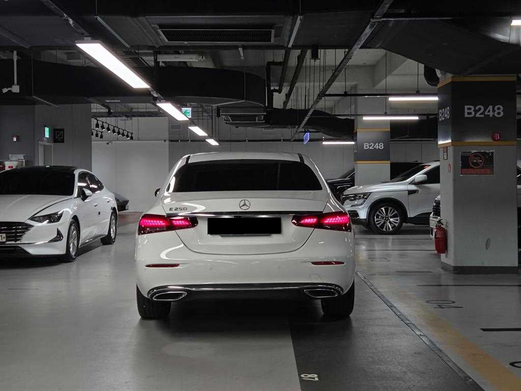Mercedes-Benz E-Class — photo 03