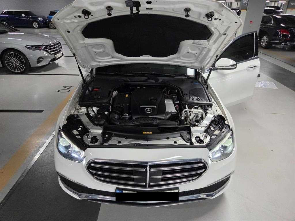 Mercedes-Benz E-Class — photo 05