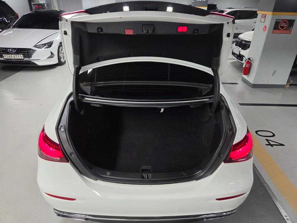 Mercedes-Benz E-Class — photo 06