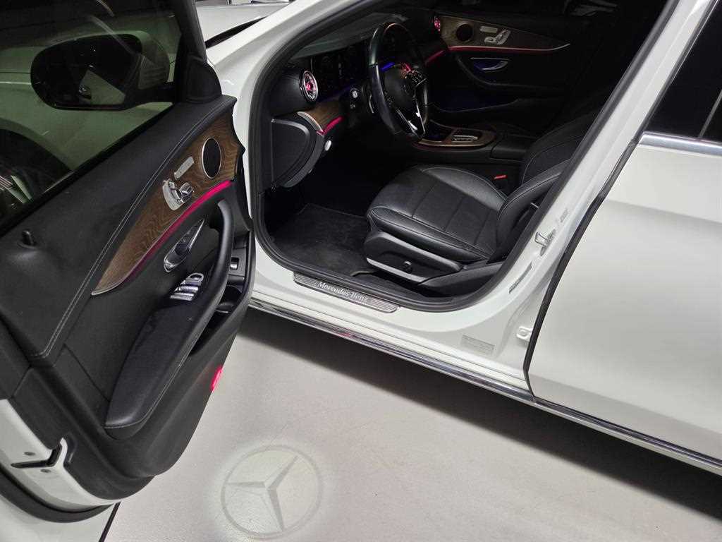 Mercedes-Benz E-Class — photo 08