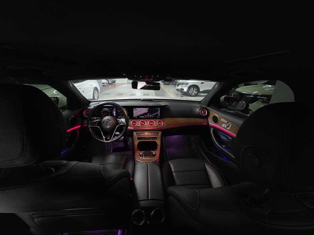 Mercedes-Benz E-Class — photo 10