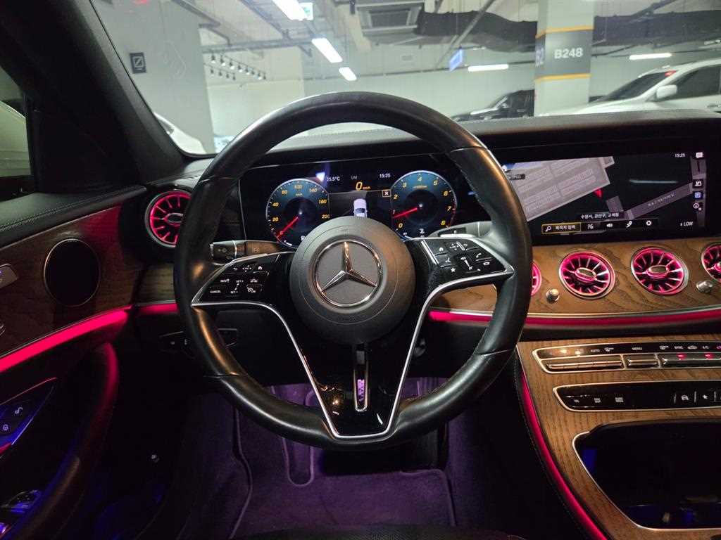 Mercedes-Benz E-Class — photo 11