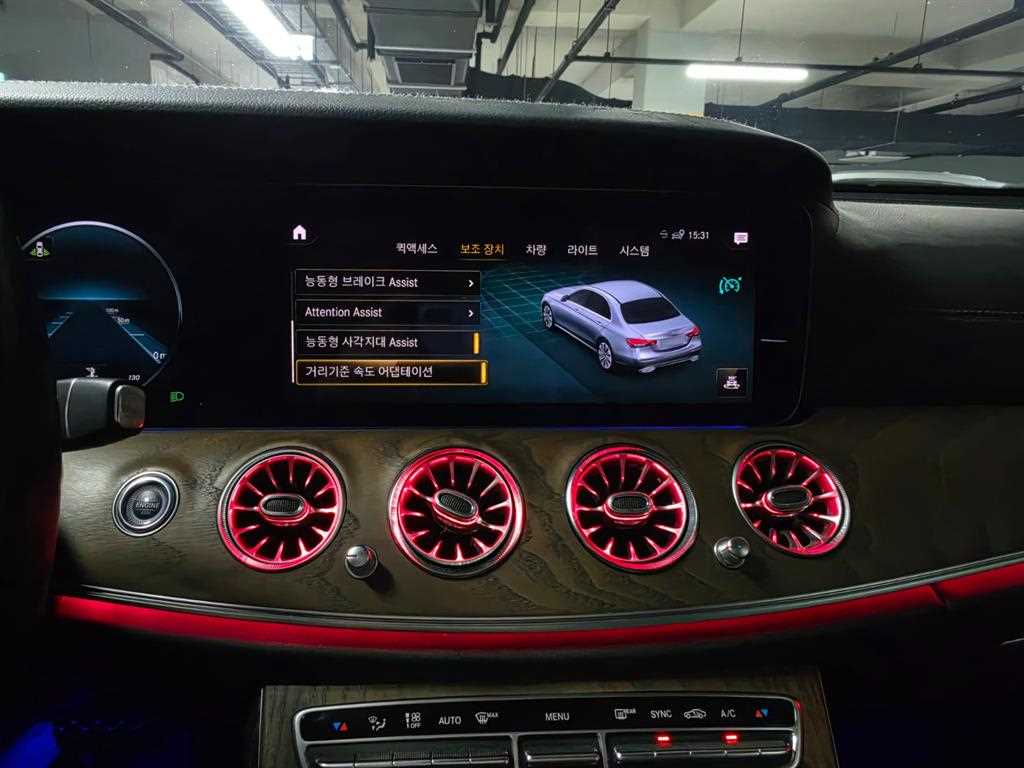 Mercedes-Benz E-Class — photo 14