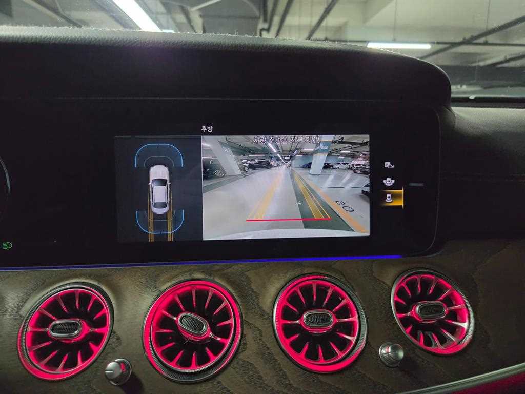 Mercedes-Benz E-Class — photo 15
