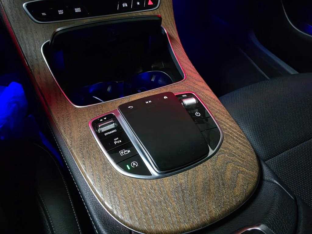 Mercedes-Benz E-Class — photo 17