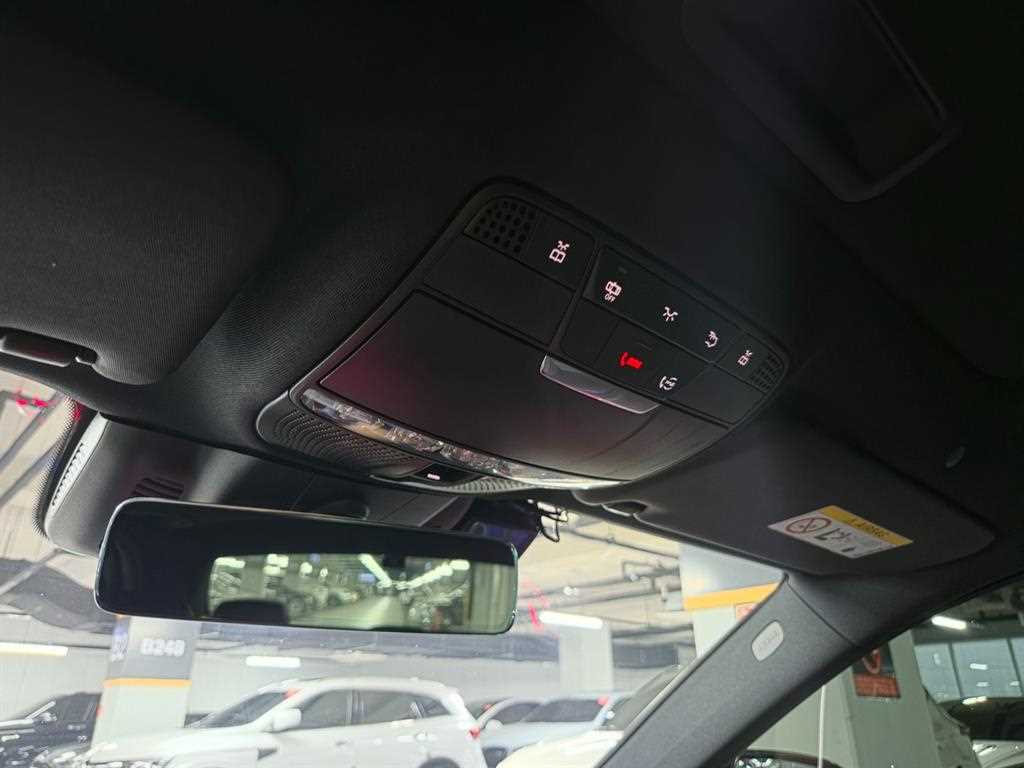 Mercedes-Benz E-Class — photo 19