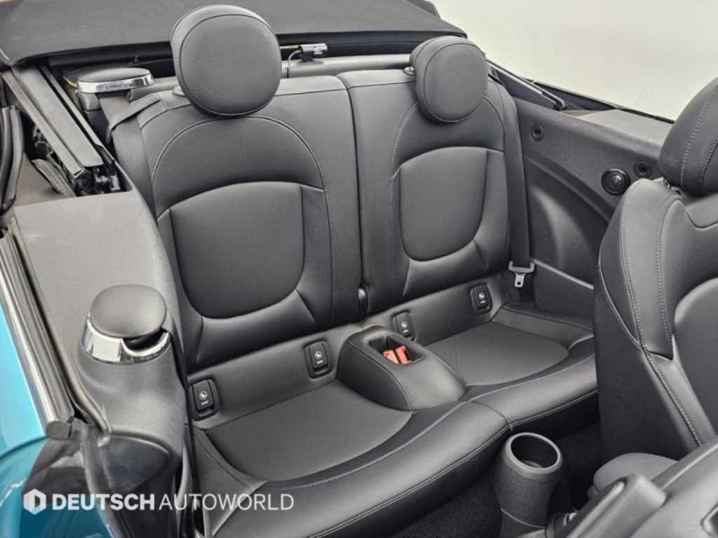 Mini Cooper Convertible — photo 12