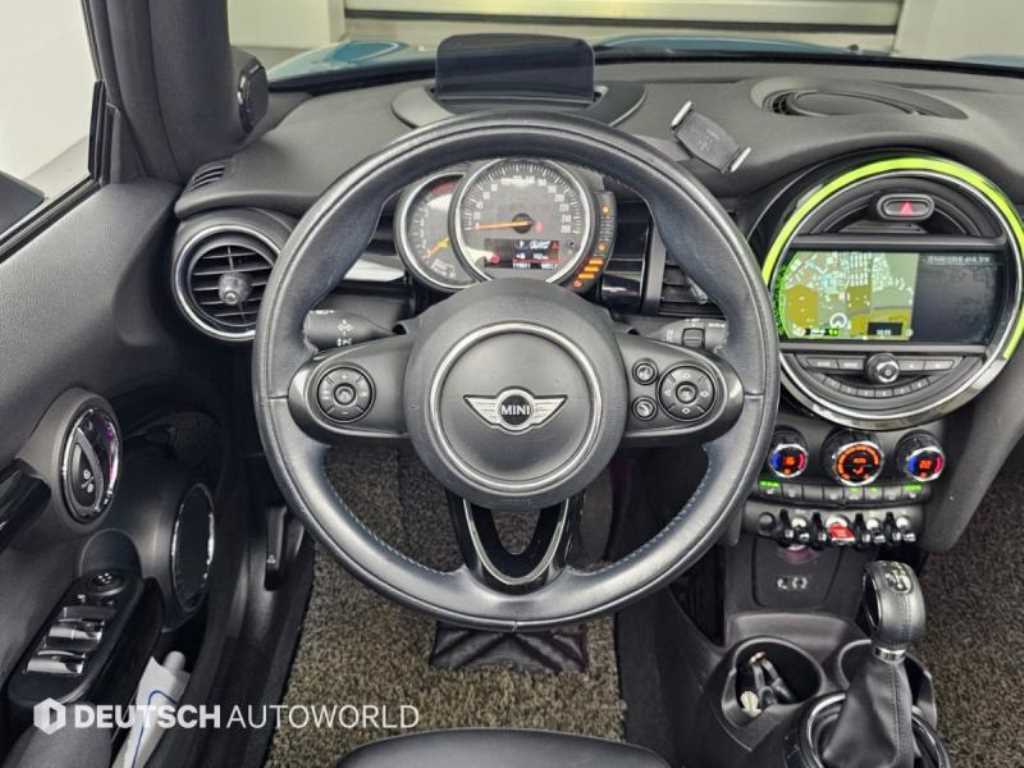 Mini Cooper Convertible — photo 13