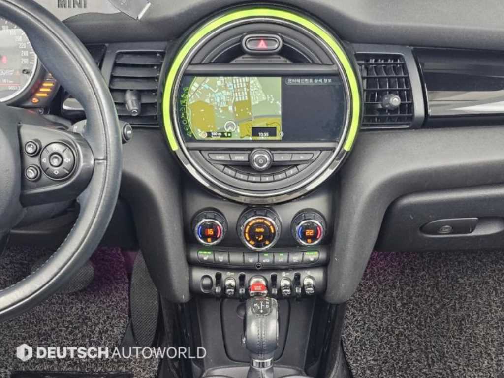 Mini Cooper Convertible — photo 14