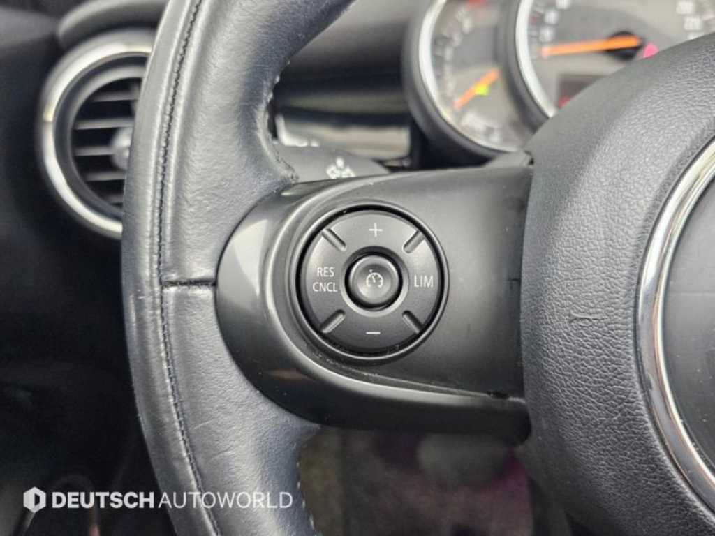 Mini Cooper Convertible — photo 16