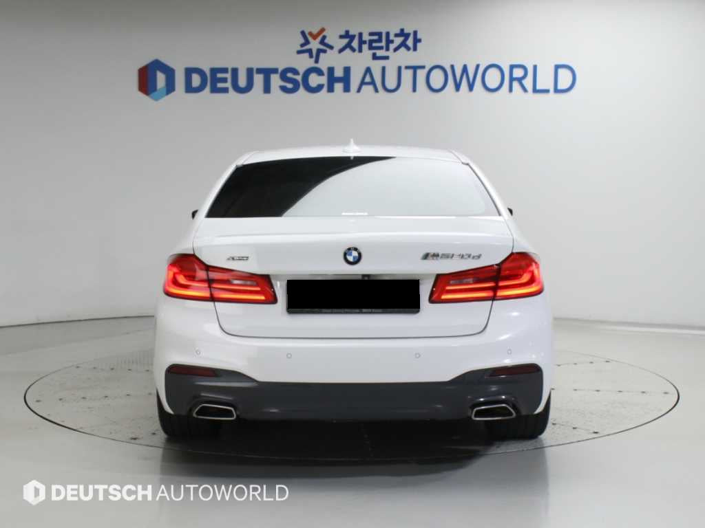 BMW 5-Series — photo 04