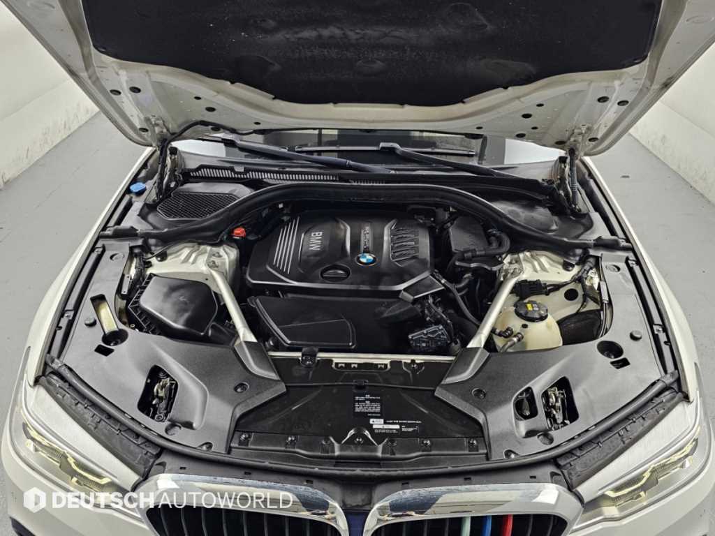 BMW 5-Series — photo 06