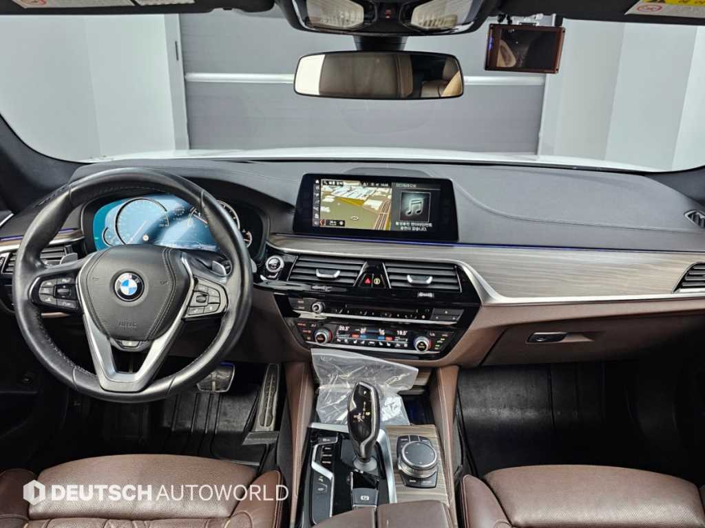 BMW 5-Series — photo 07