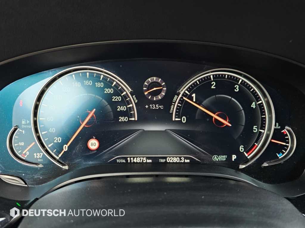 BMW 5-Series — photo 08