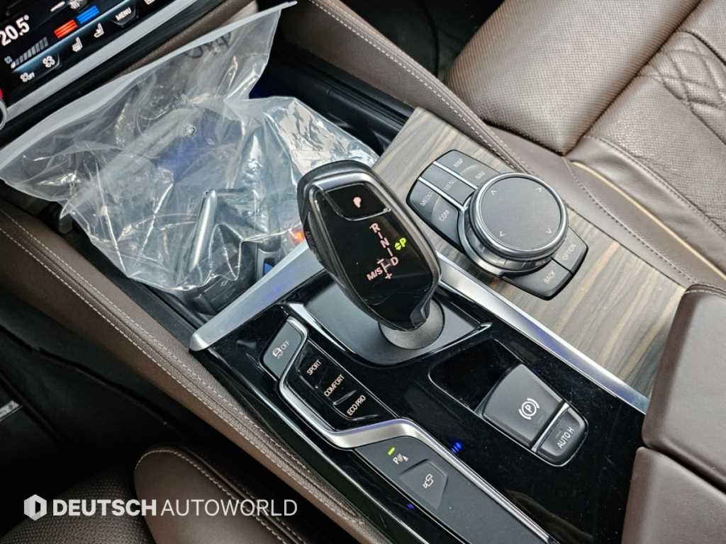BMW 5-Series — photo 09