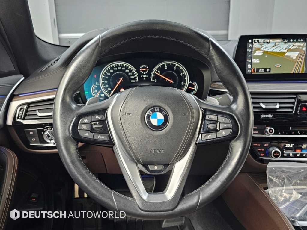 BMW 5-Series — photo 13