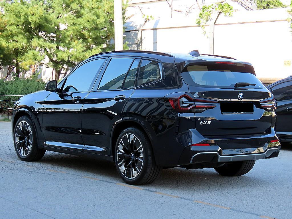 BMW iX3 — photo 03