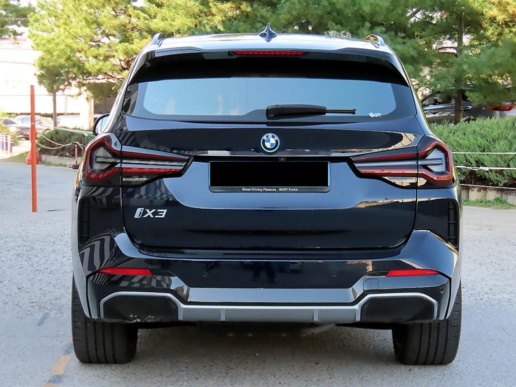 BMW iX3 — photo 04
