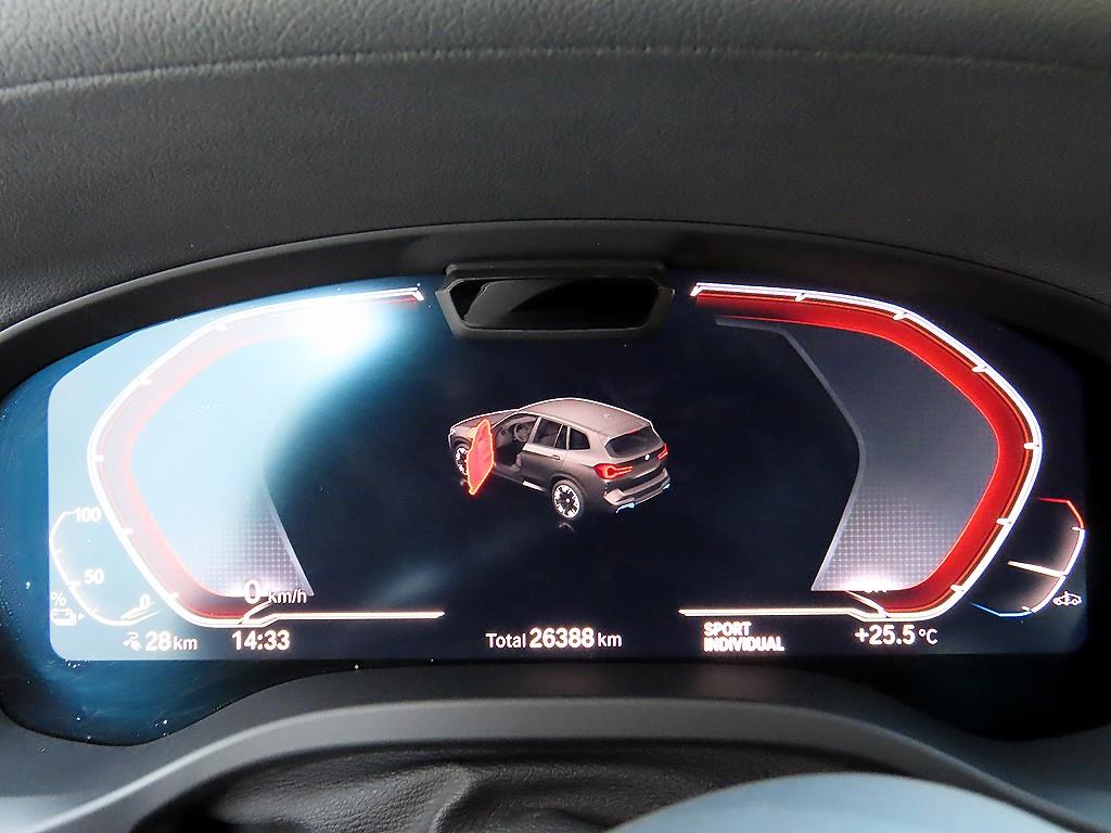 BMW iX3 — photo 09