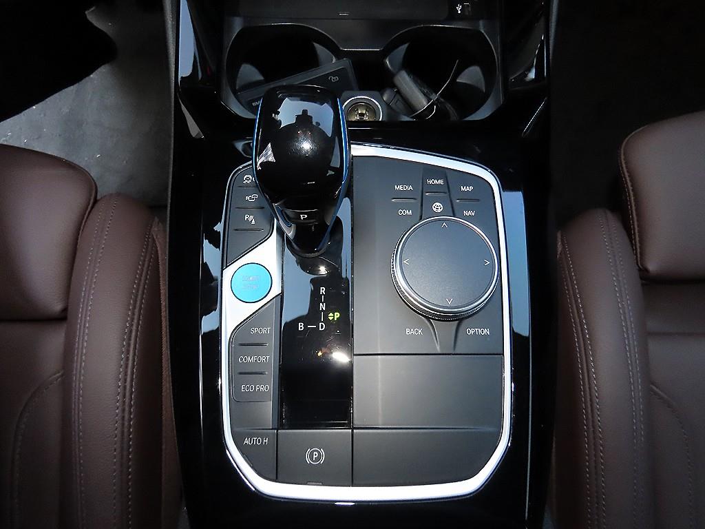 BMW iX3 — photo 11