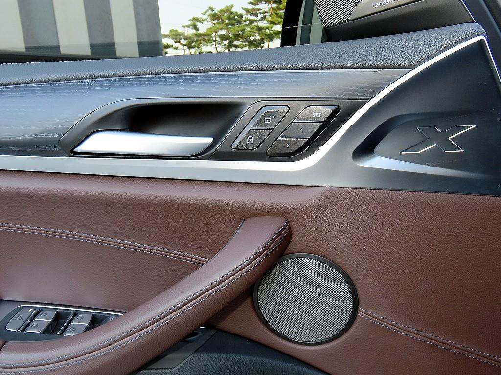 BMW iX3 — photo 12