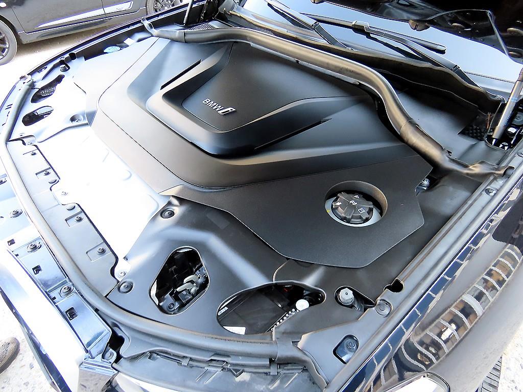 BMW iX3 — photo 19