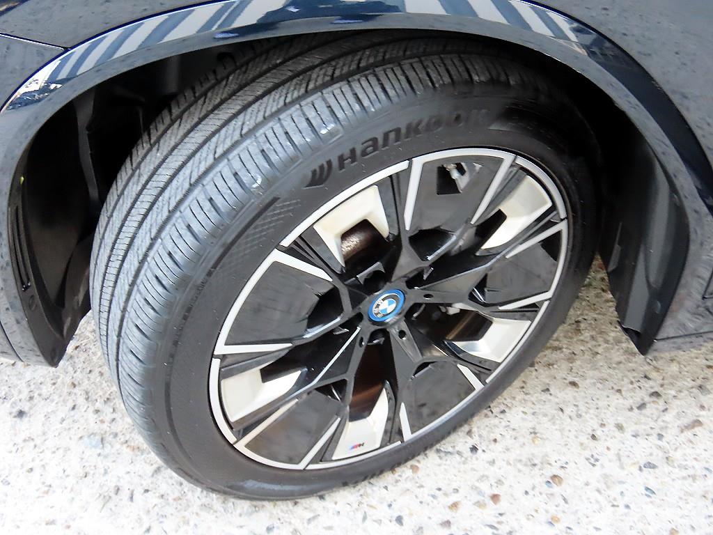 BMW iX3 — photo 20