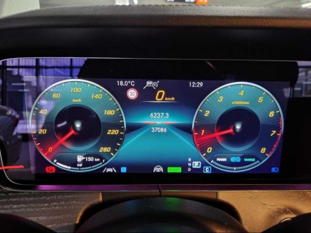 Mercedes-Benz E-Class — photo 05