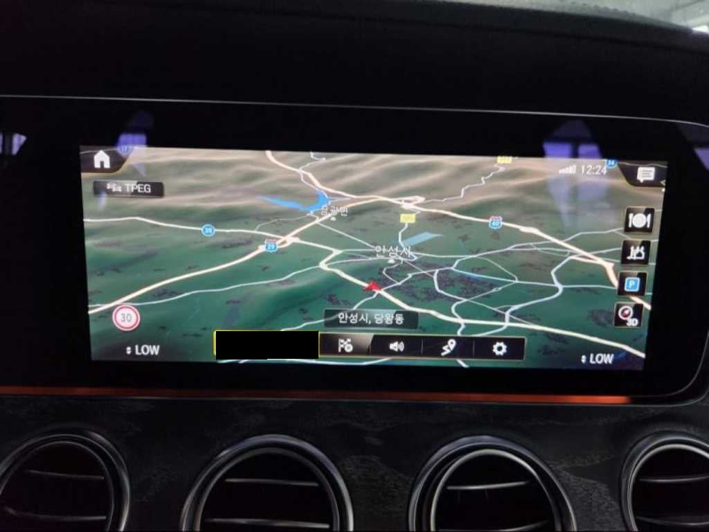 Mercedes-Benz E-Class — photo 06
