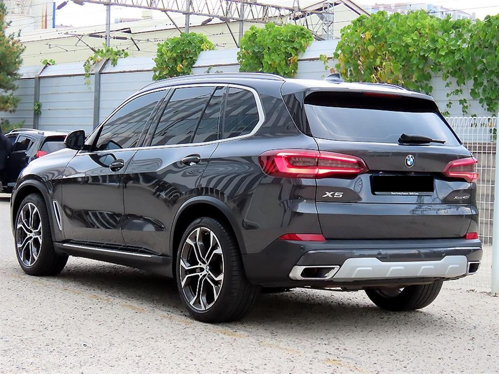 BMW X5 — photo 03