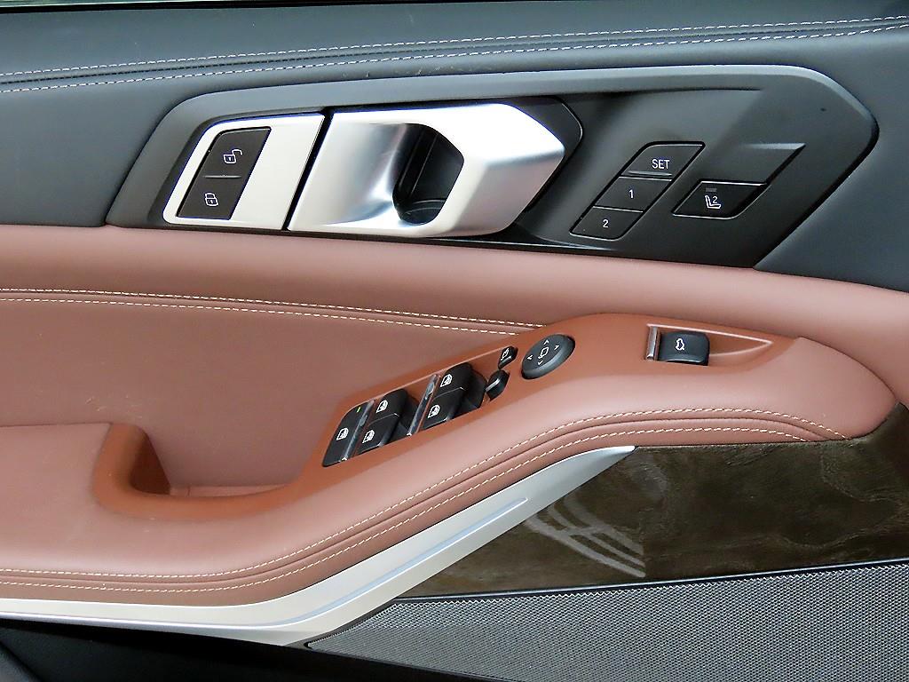 BMW X5 — photo 12