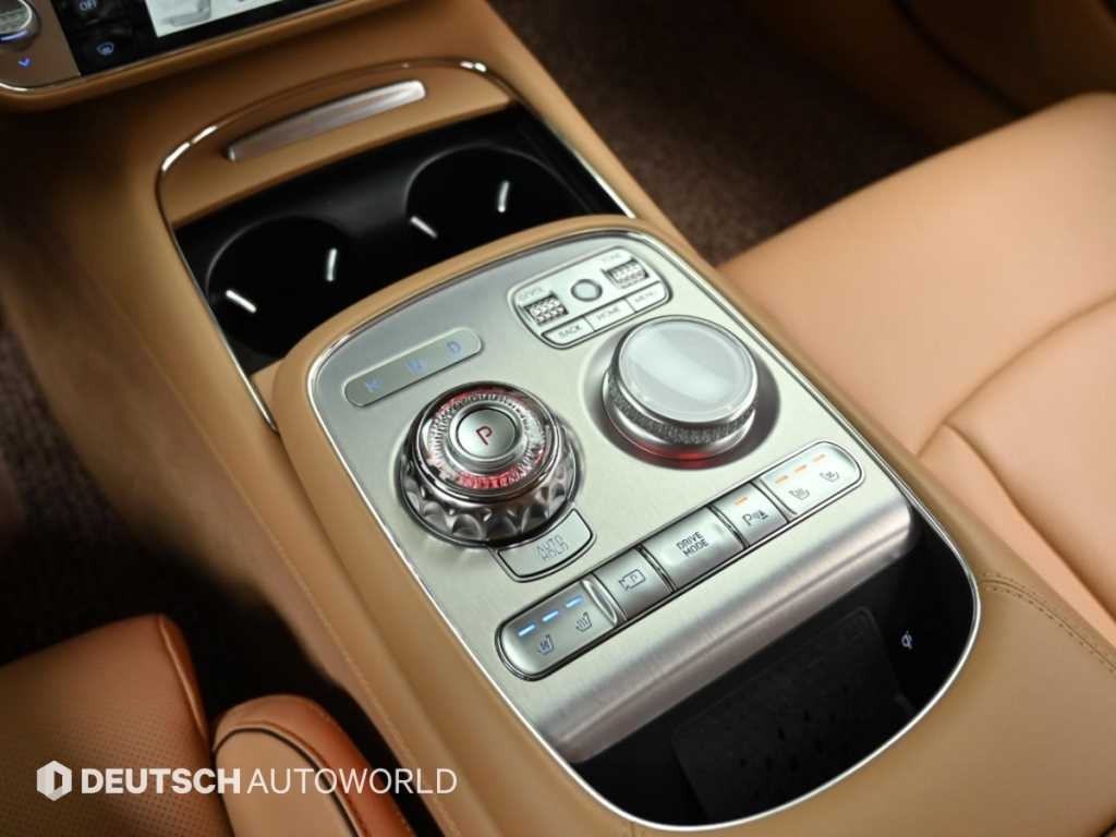 Genesis G90 — photo 09