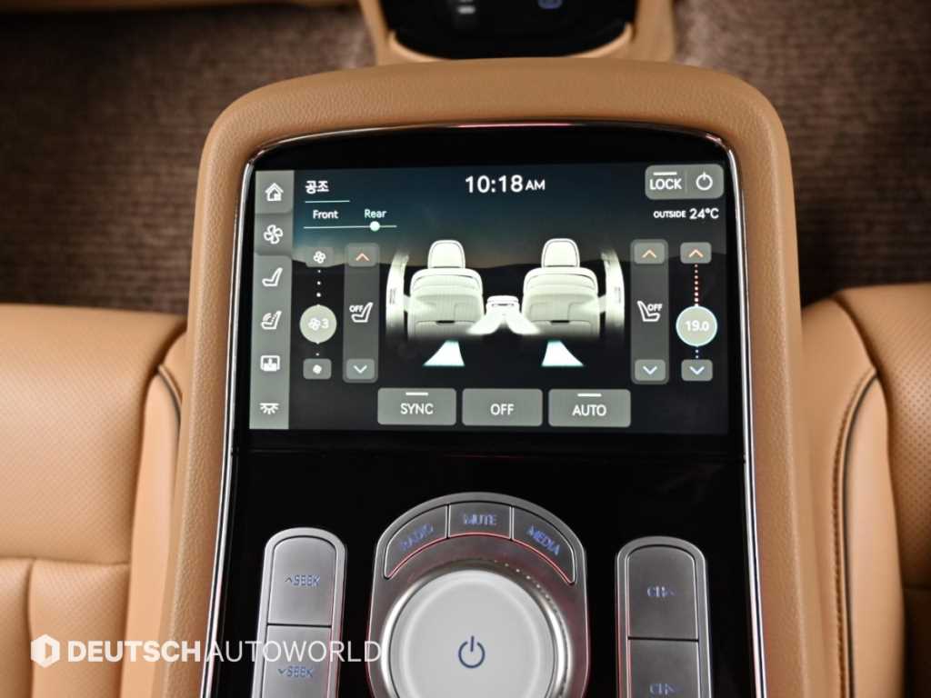 Genesis G90 — photo 16