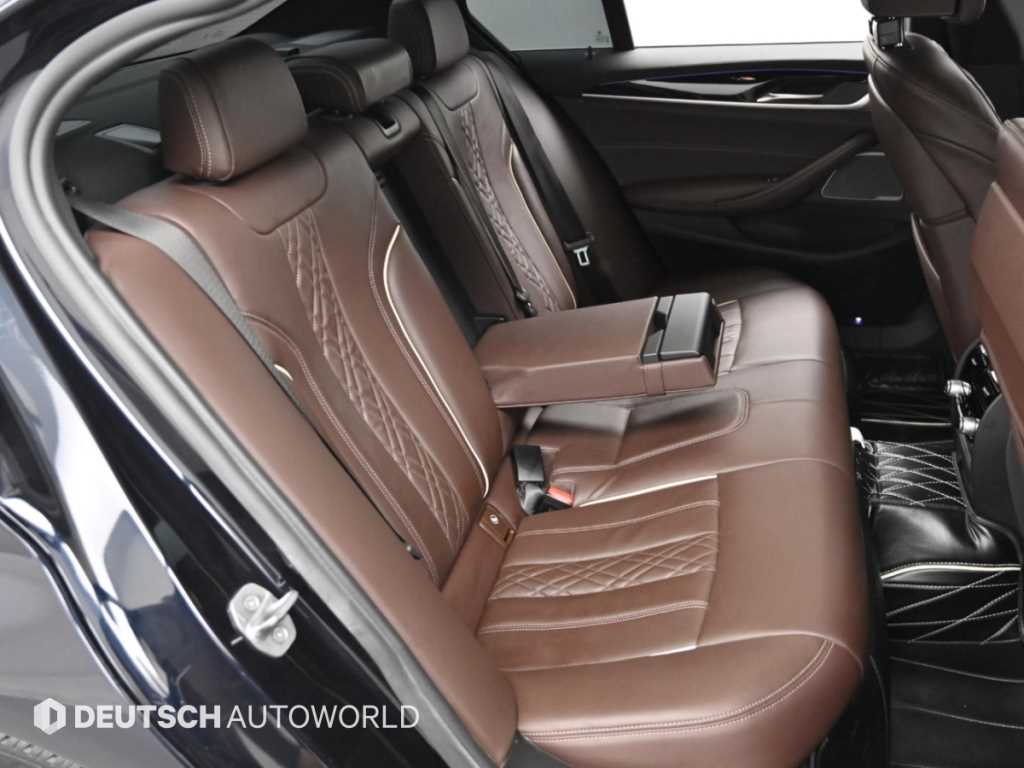 BMW 5-Series — photo 12