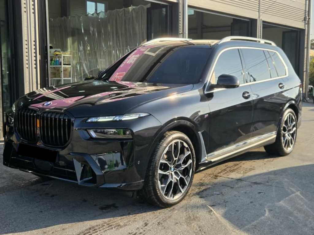 BMW X7 — photo 01