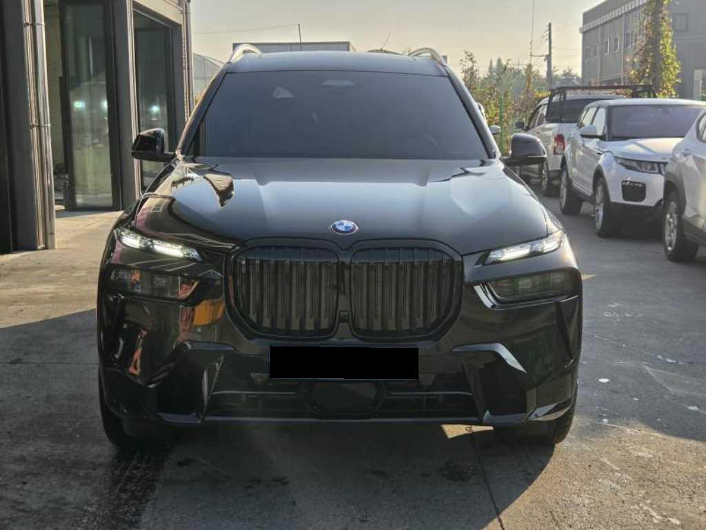 BMW X7 — photo 02