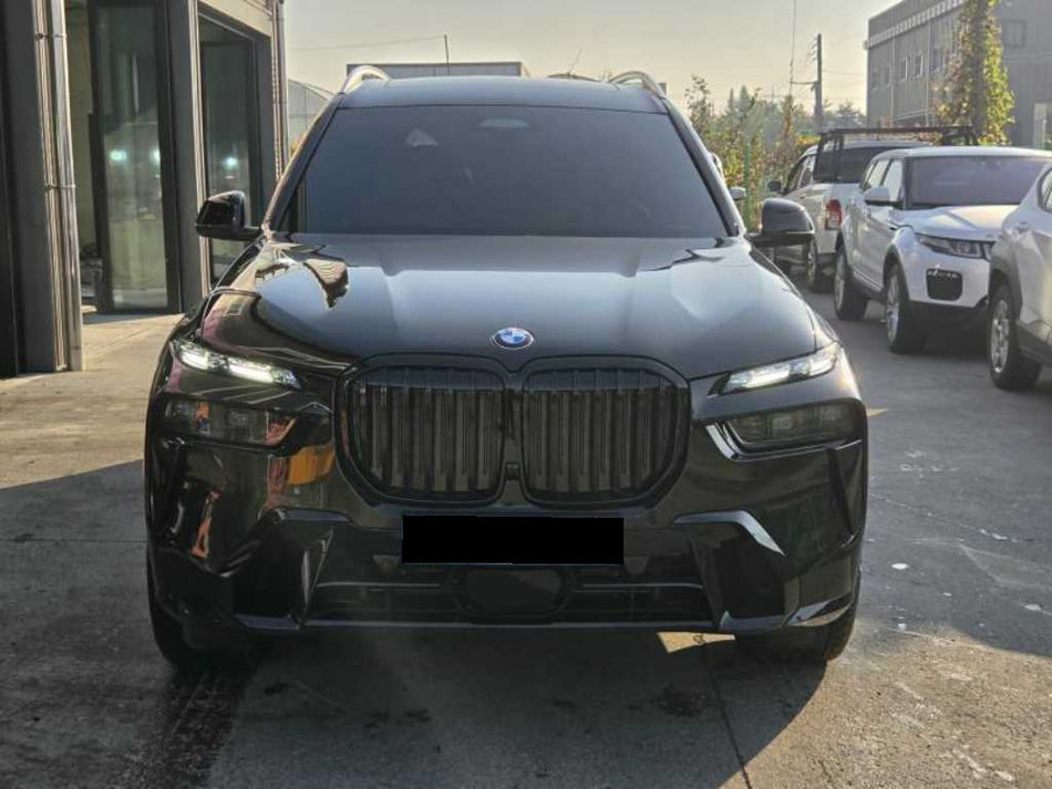 BMW X7 — photo 02