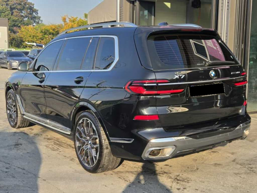 BMW X7 — photo 03