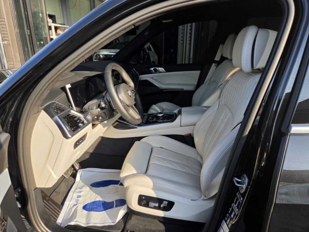 BMW X7 — photo 05