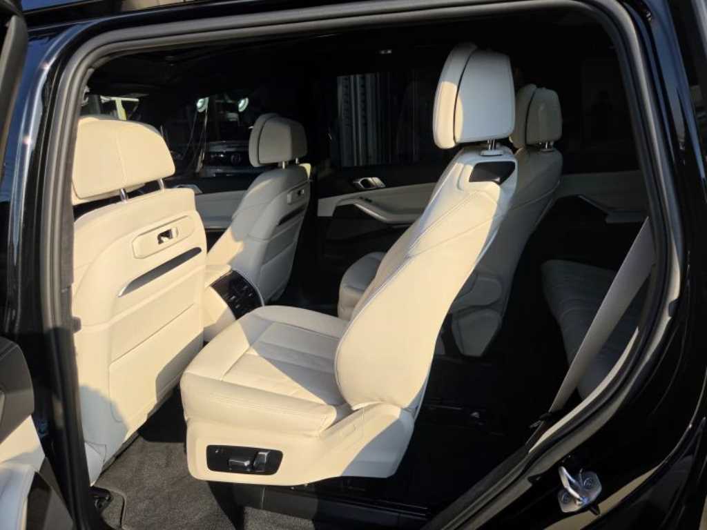 BMW X7 — photo 06