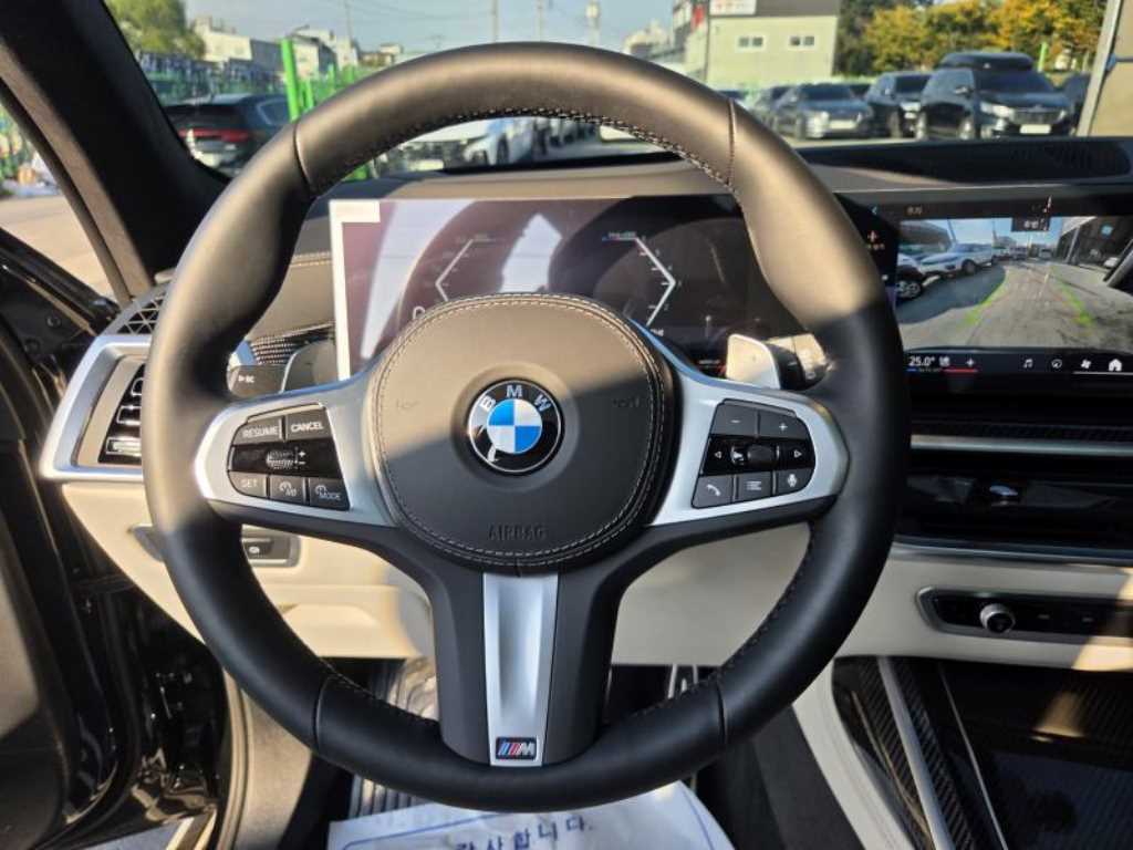 BMW X7 — photo 08