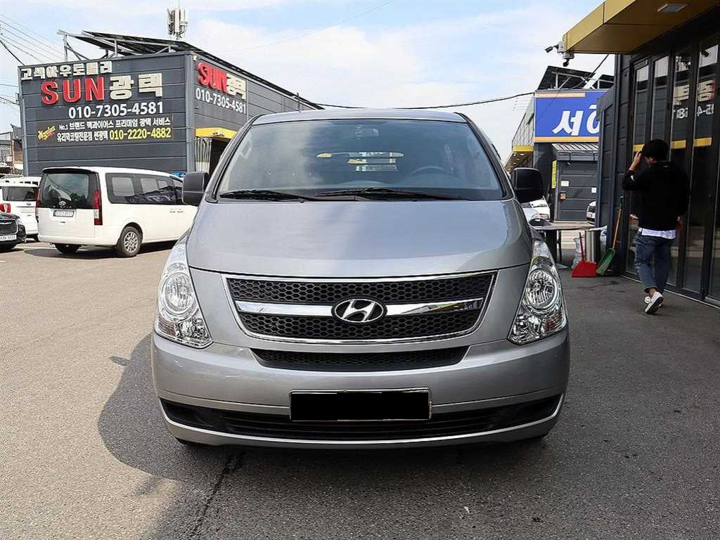 Hyundai Starex — photo 01