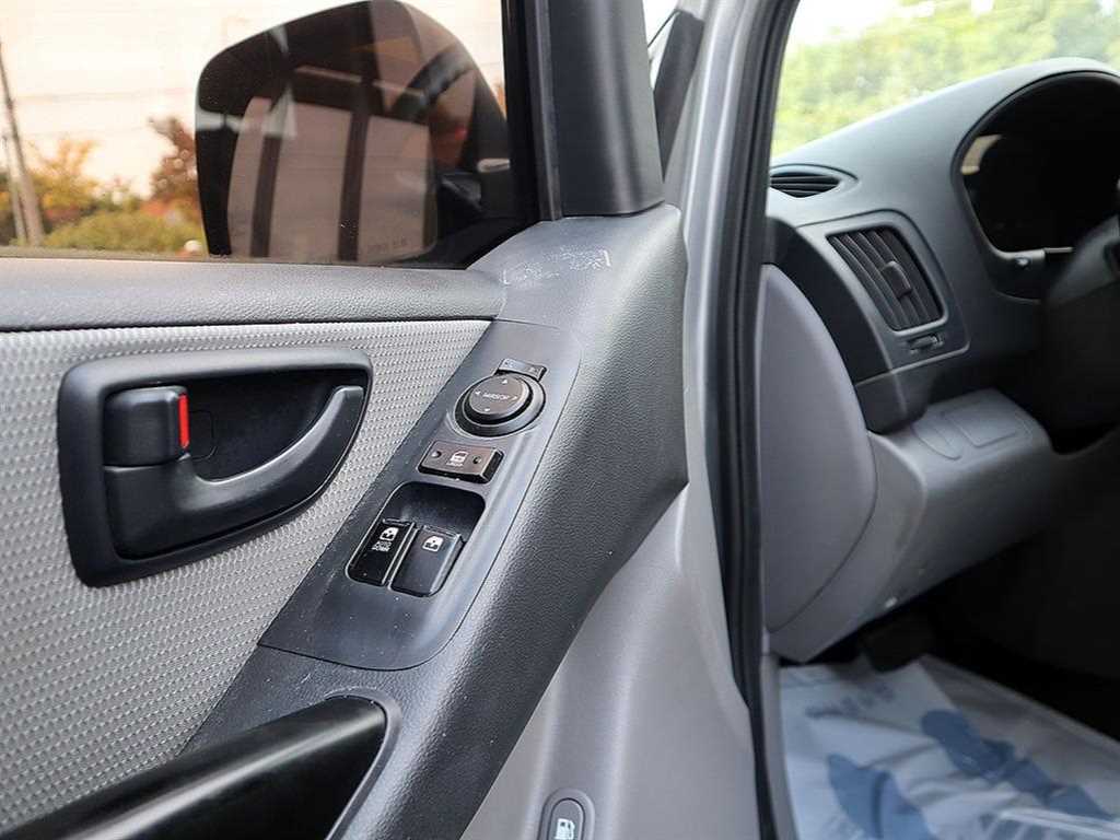 Hyundai Starex — photo 08