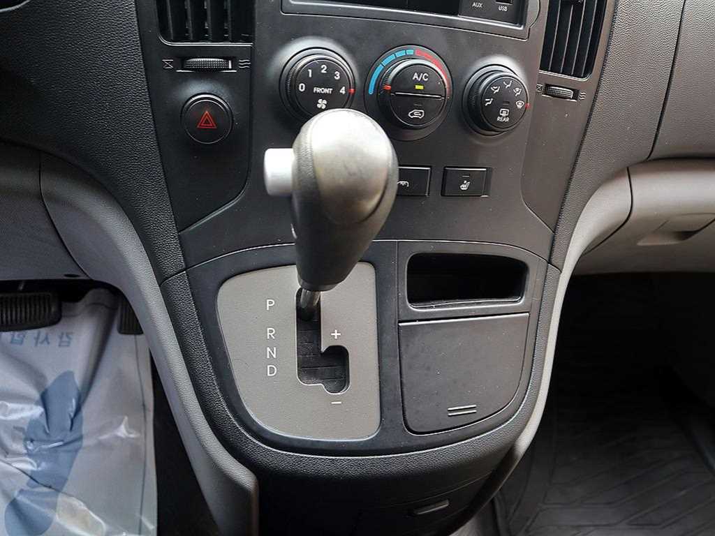 Hyundai Starex — photo 13