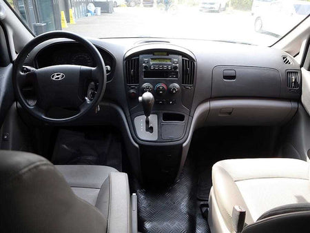 Hyundai Starex — photo 17
