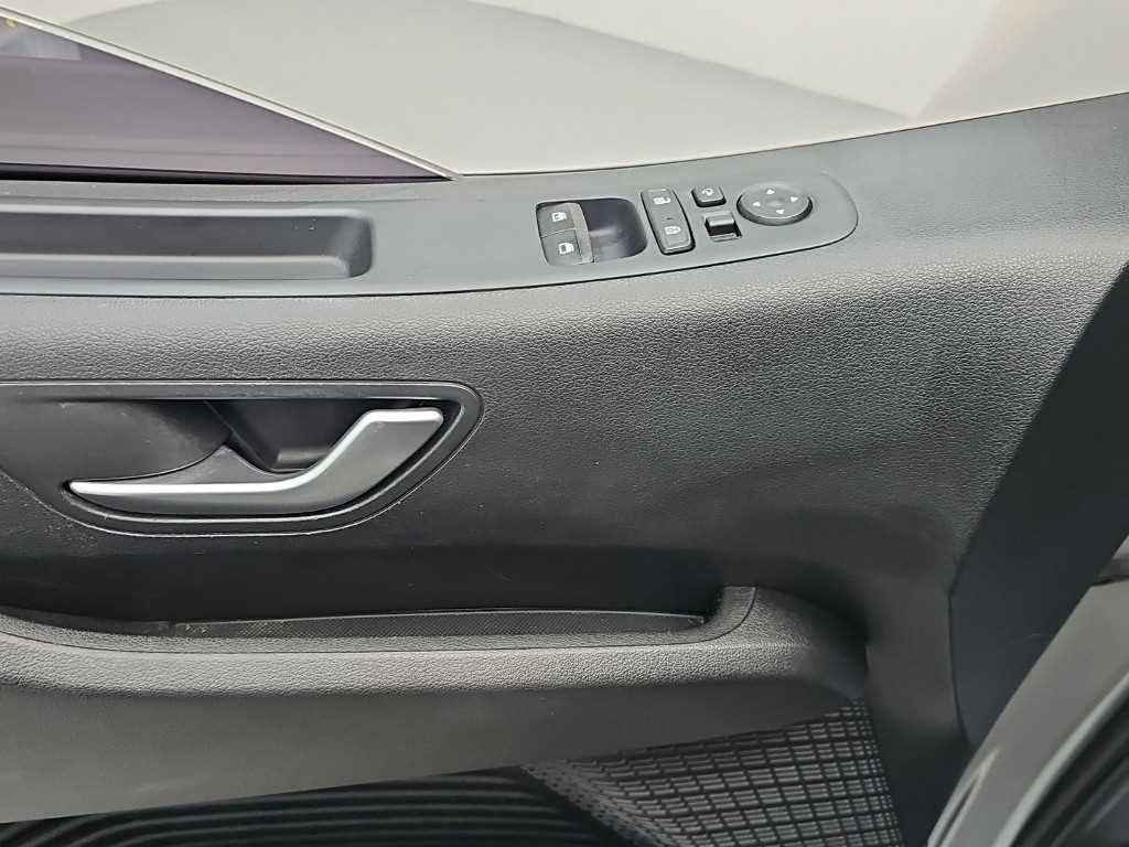 Hyundai Staria — photo 13